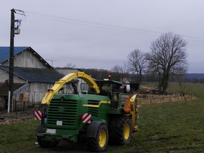 Ensileuse avec détecteur de lignes électriques aériennes haute tension