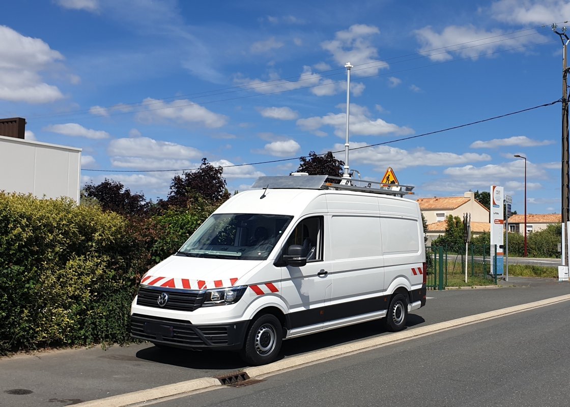 Détecteur de lignes électriques aériennes haute tension pour mât télescopique
