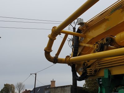 Antenne pour détection de lignes électriques aériennes haute tension pour pompe à béton multi-capteurs