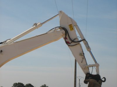 Antenne pour détection de lignes électriques aériennes haute tension