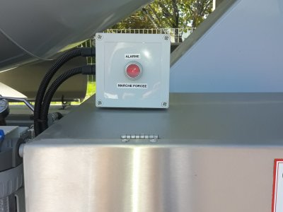 Boîtier de visualisation extérieure pour détection de lignes électriques aériennes haute tension pour pompe à béton multi-capteurs