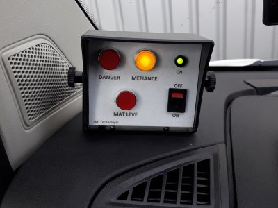 Boîtier de visualisation cabine-détecteur lignes électriques aériennes haute tension pour mât télescopique