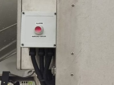 Boîtier de visualisation extérieure-détection de lignes électriques aériennes haute tension B1