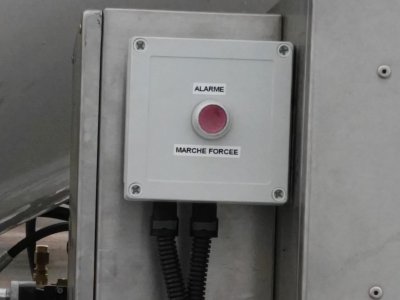 Boîtier de visualisation extérieure-détection de lignes électriques aériennes haute tension B2