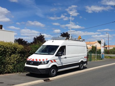 Véhicule Crafter-détecteur lignes électriques aériennes haute tension pour mât télescopique