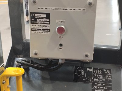Boîtier Unité Centrale-détecteur lignes électriques aériennes haute tension pour nacelle pompier